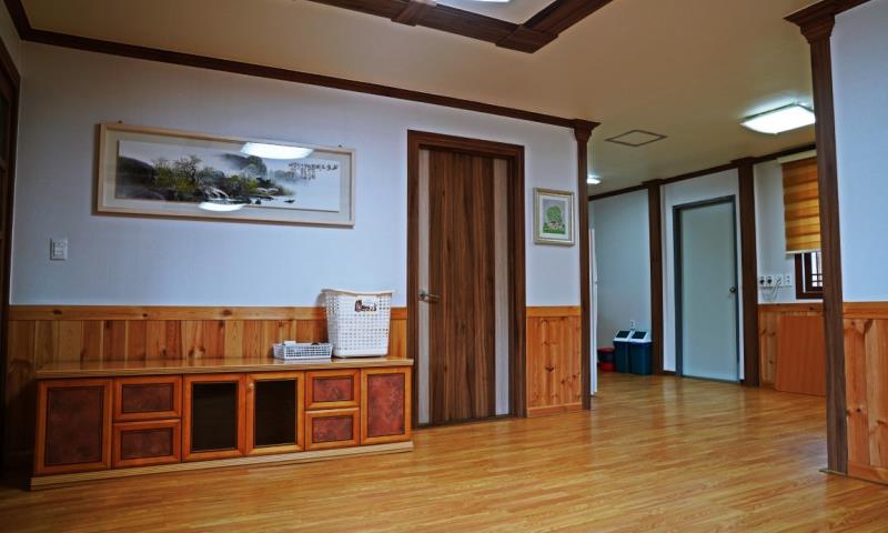 윤제관 2호 거실