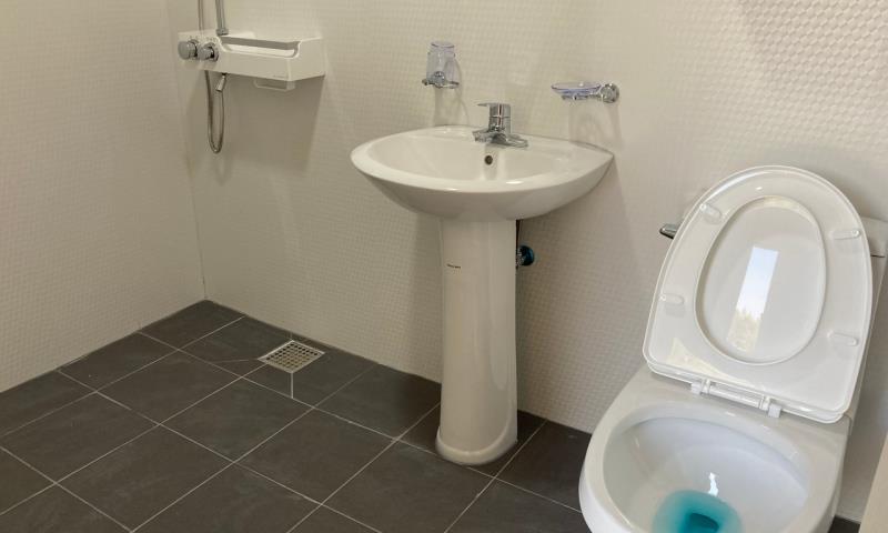 샤워실 및 화장실